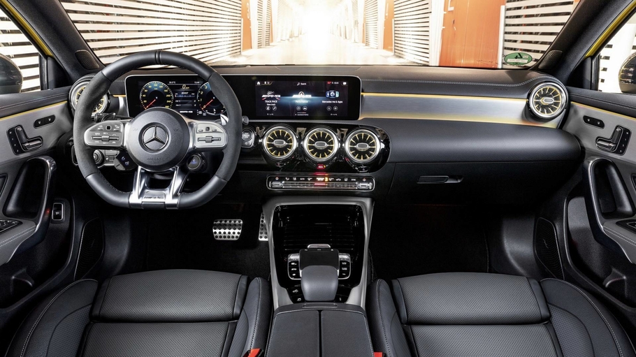 Mercedes AMG A 35 оценили в 3 510 000 рублей