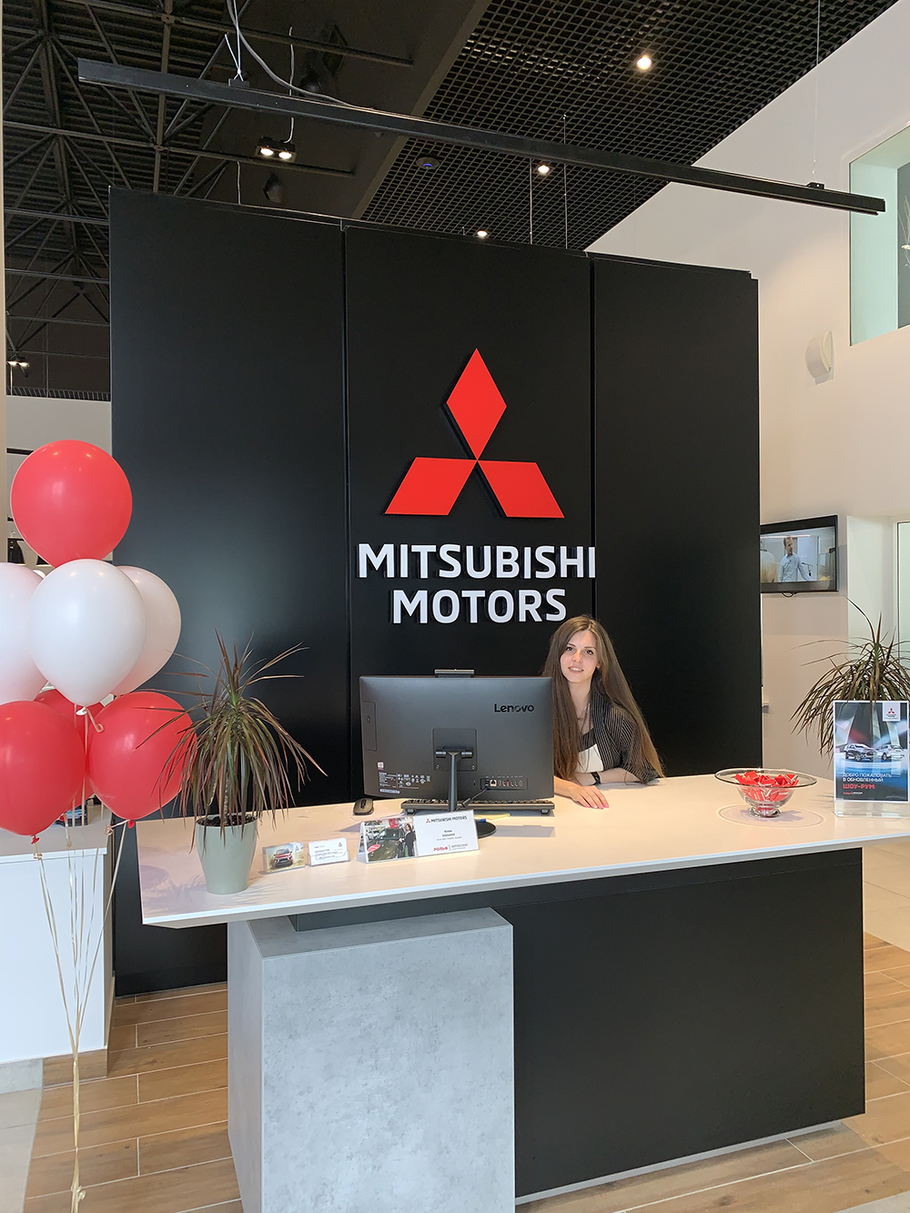 В Петербурге открылся новый ребрендинговый автосалон Mitsubishi
