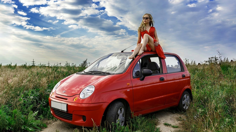Названы самые женские автомобили в России