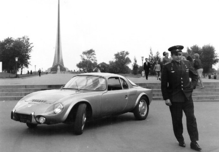 Фотограф раскрыл тайну подлинного цвета спорткара Гагарина
