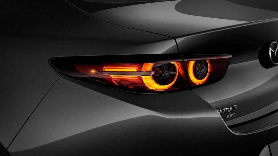 В России начались продажи новых седанов Mazda3