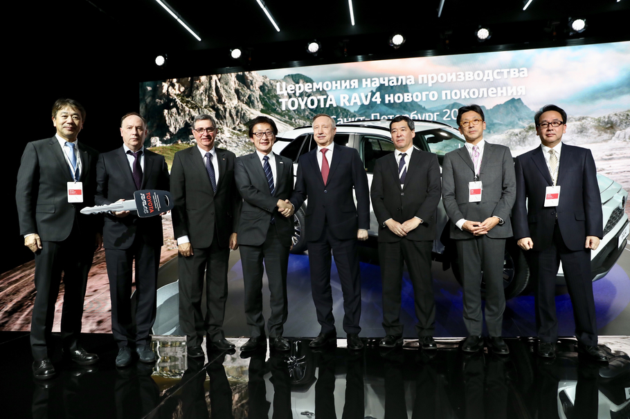 В Петербурге торжественно запустили сборку Toyota RAV4 нового поколения