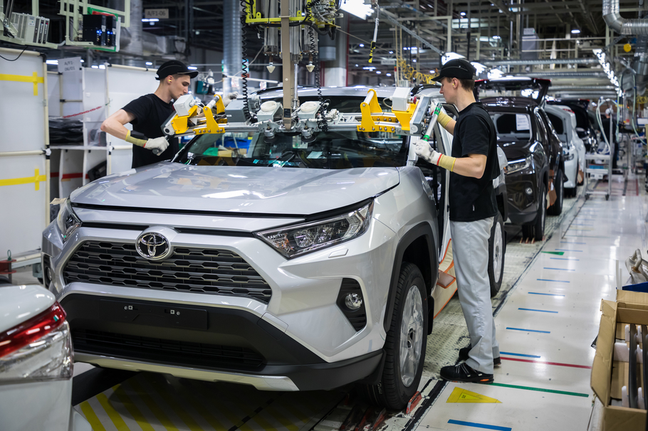 В Петербурге торжественно запустили сборку Toyota RAV4 нового поколения