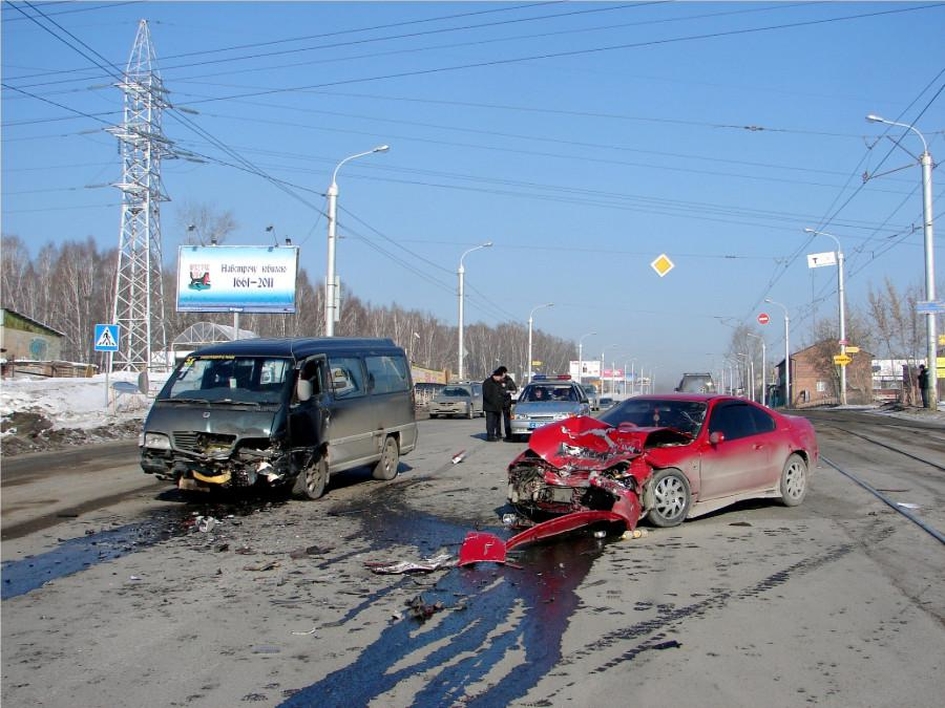 В минувшие праздники в Петербурге и области зафиксировали 1,5 тысячи аварий