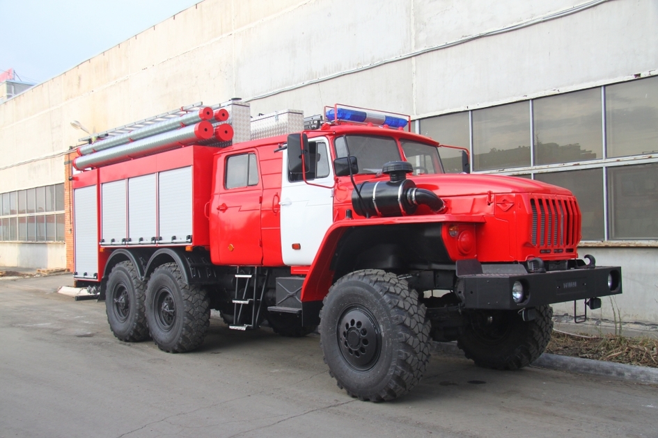 Новая пожарная цистерна приехала на службу в Чечню