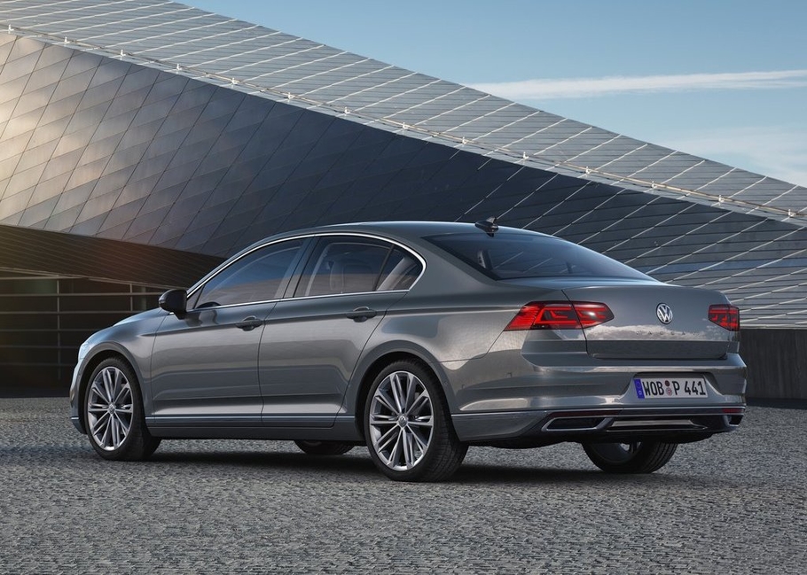 Volkswagen Passat в ожидании свежака раскупаем остатки