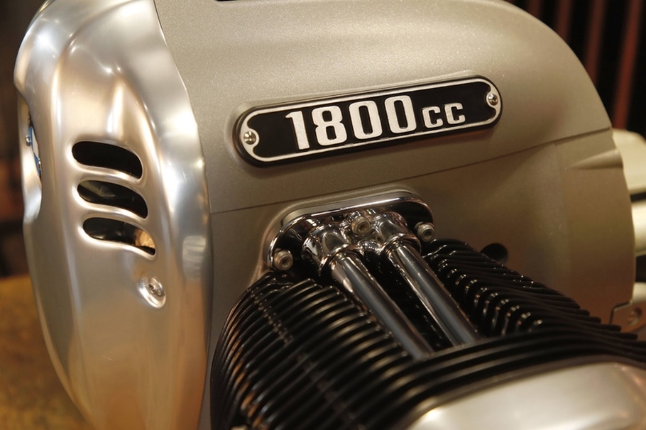 BMW Motorrad представила 1800 кубовый оппозитный двигатель