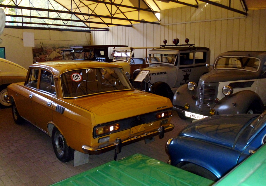 Музей ретро автомобилей в Сочи мал золотник да дорог