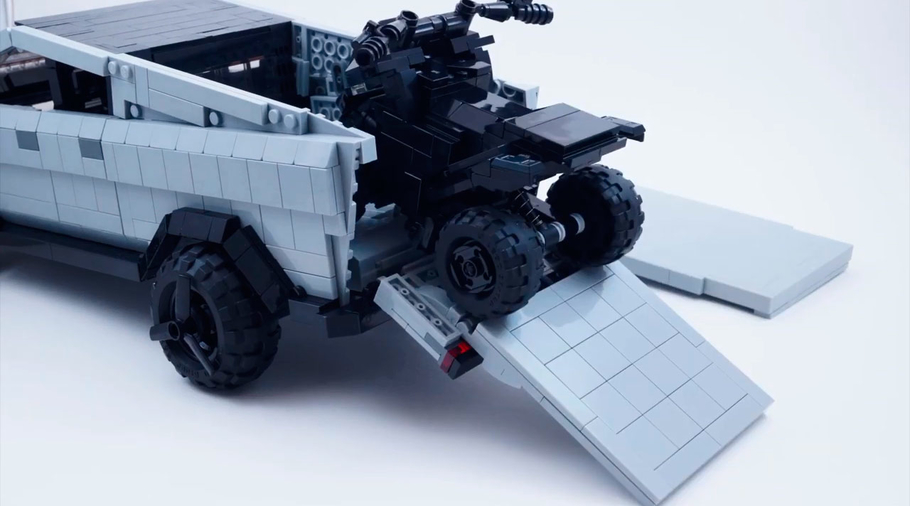 Пикап Tesla Cybertruck построили из кубиков Lego