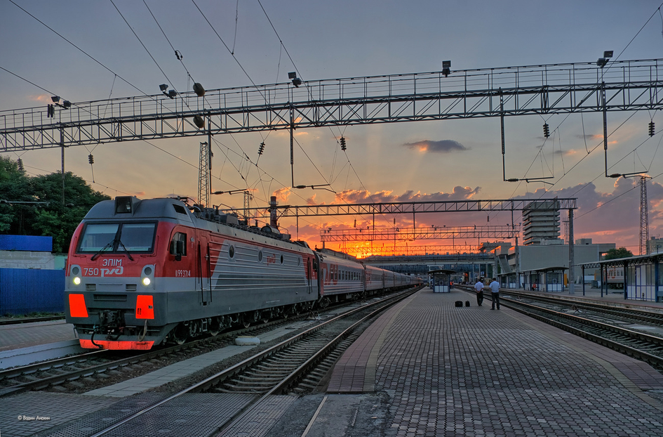 Поезд Мурманск - Симферополь в Петербург и Москву не заедет