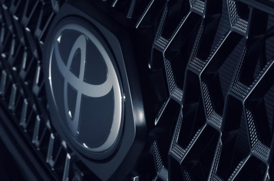 Toyota представила три внедорожника особой ночной серии