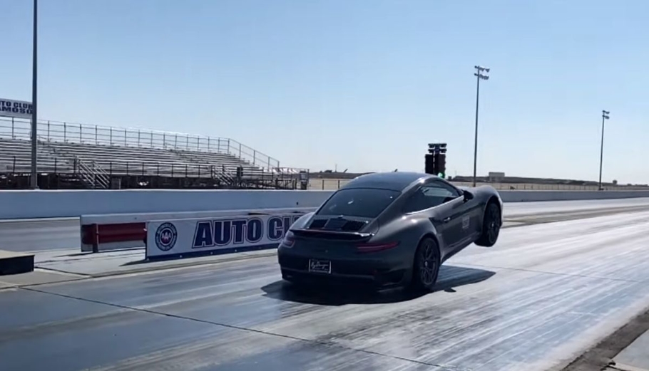 Видео когда владелец Porsche прирожденный байкер