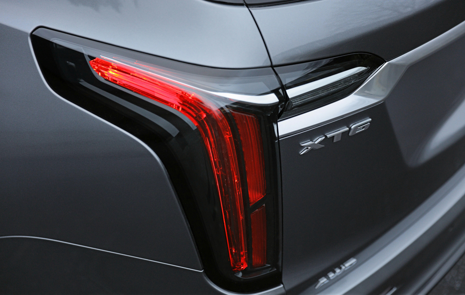 Новый Cadillac XT6 стоит минимум 3 970 000 рублей