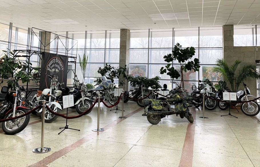 В Гатчине бесплатно показывают мотоциклы