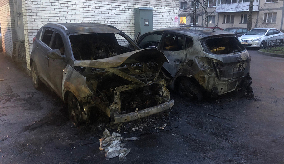 Сгоревшая в Петербурге машина принадлежала лидеру фанатов Зенита