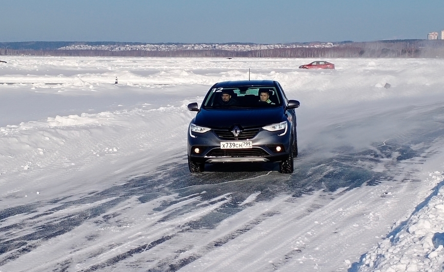 Зимний тест драйв Renault Arkana коньки подпевают звеня