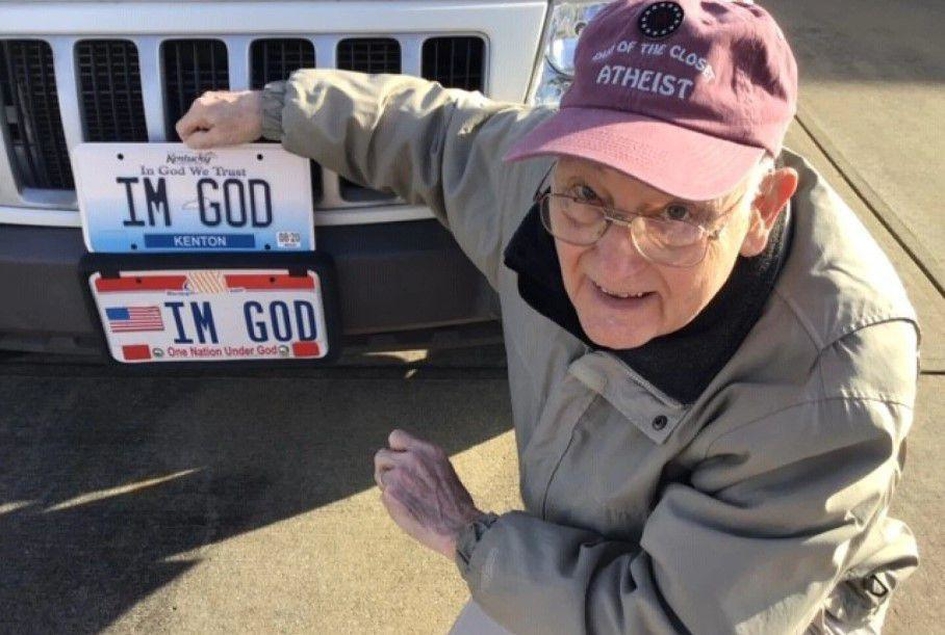 Американец отсудил номерной знак «IM GOD» и $150 тыс.