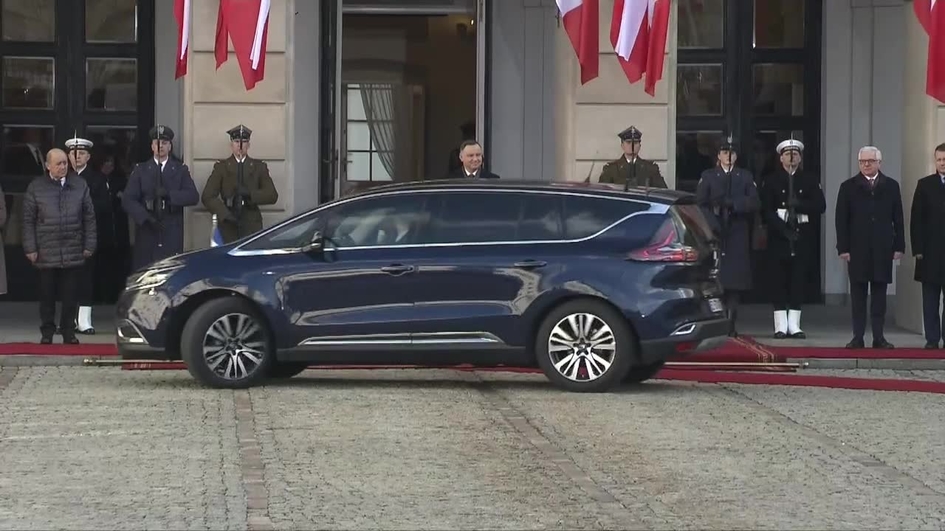 Бронированный Renault президента Франции сломался во время визита в Польшу