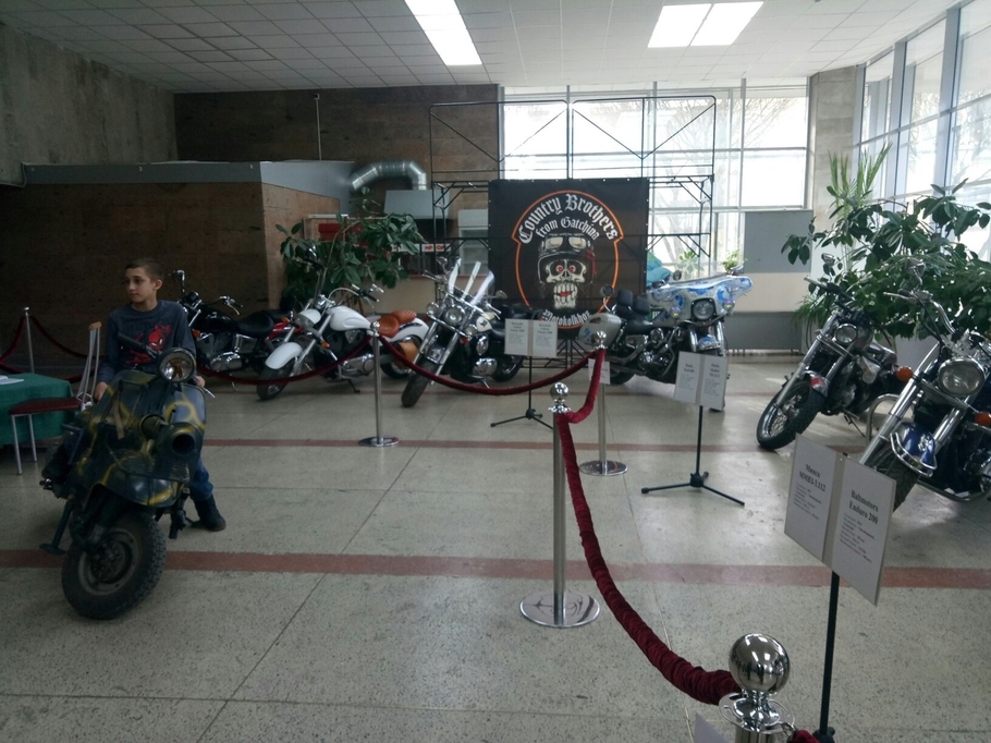 В Гатчине бесплатно показывают мотоциклы