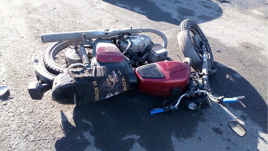 Малолетки без шлемов врезались на мотоцикле в Lifan