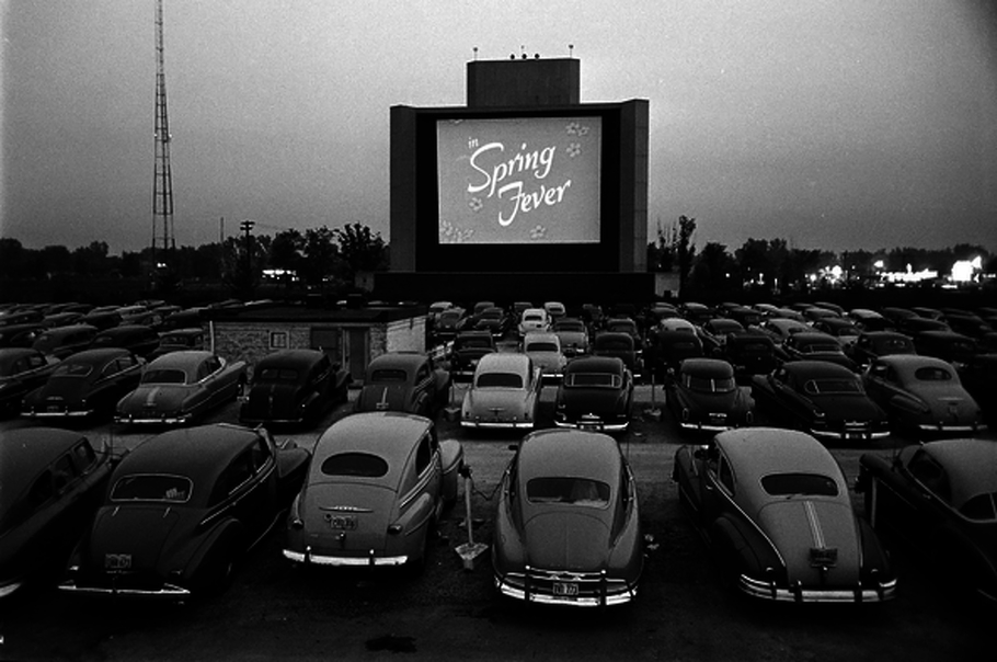 В Штатах вновь стали популярны автомо­бильные кино­театры