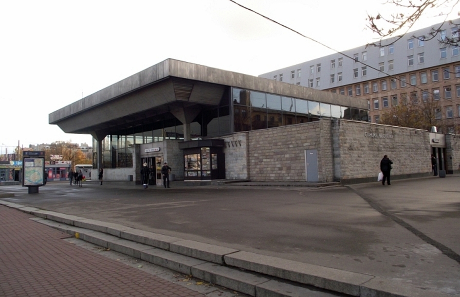 У станции метро «Выборгская» появится перехватывающая парковка