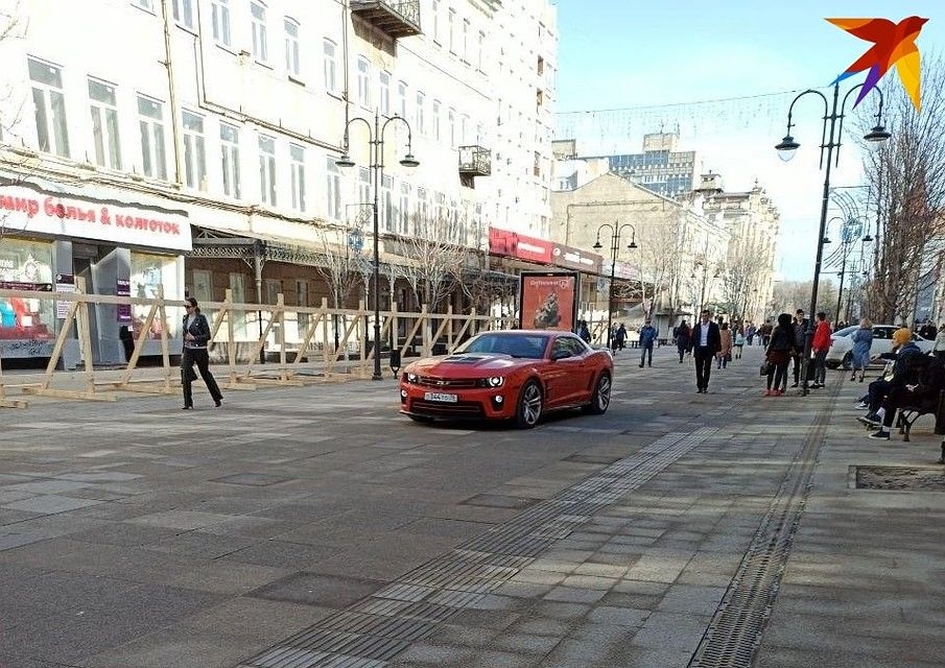 Ярославский Chevrolet Camaro покатался по пешеходной зоне Саратова