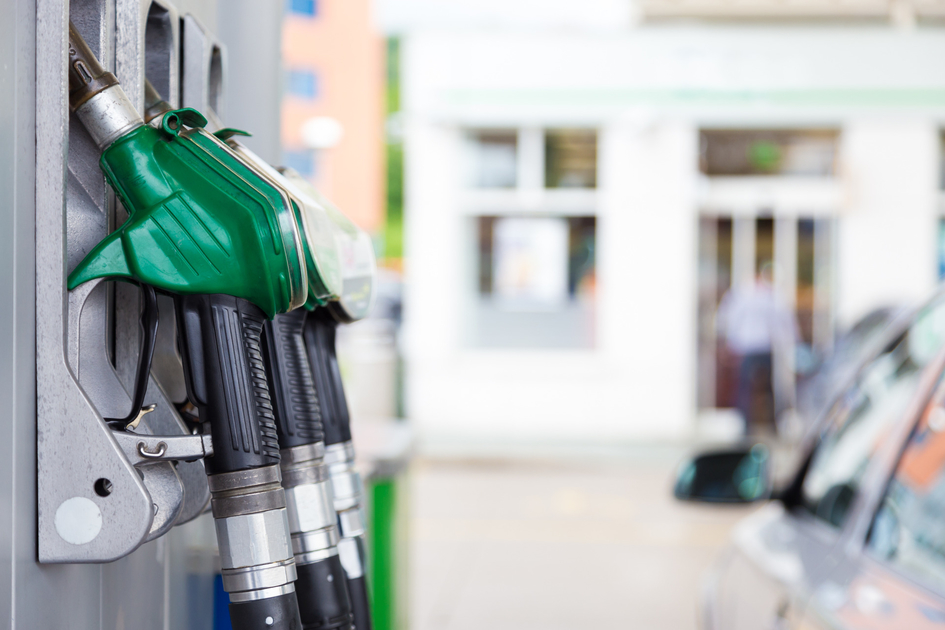 В США бензин подешевел до 20 рублей за литр