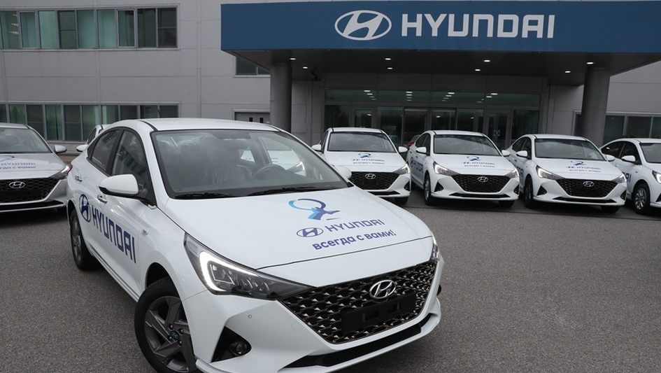 Завод Hyundai передал петербургским поликлиникам новые автомобили