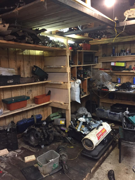 Полицейские накрыли частный гараж, где разбирались угнанные иномарки