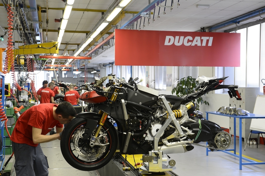 Ducati постепенно возобновляет производство мотоциклов в Болонье
