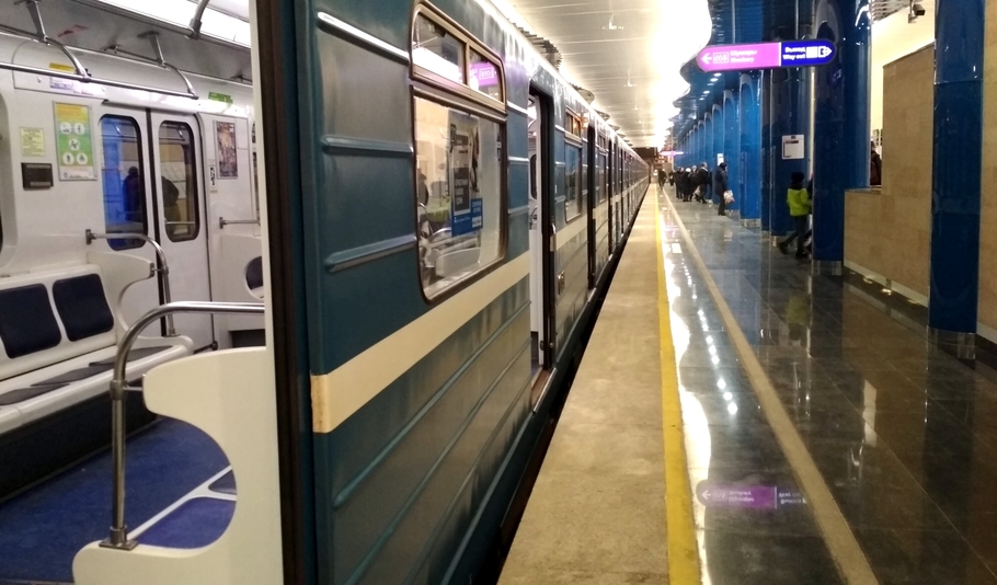 С первого апреля петербургский транспорт ходит реже и меньше по времени