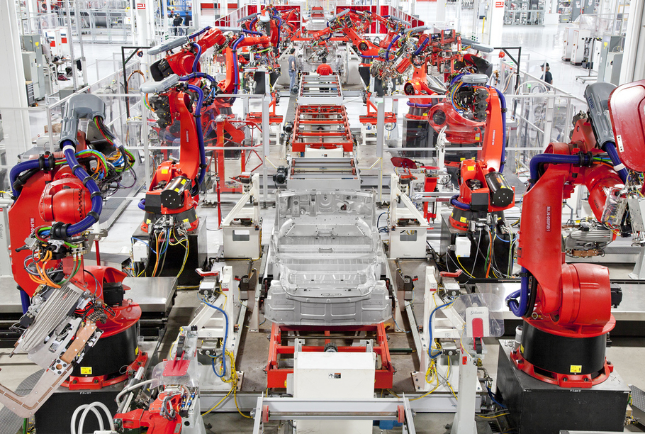 На калифорнийском заводе Tesla объявлены вынужденные каникулы