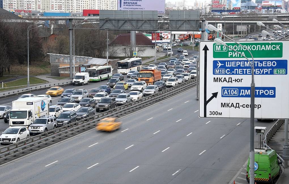 На въездах в Москву образовались километровые пробки