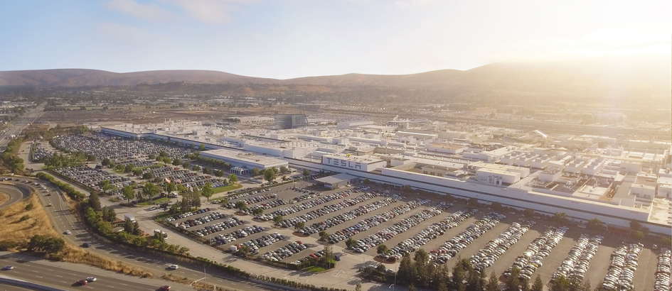 На калифорнийском заводе Tesla объявлены вынужденные каникулы