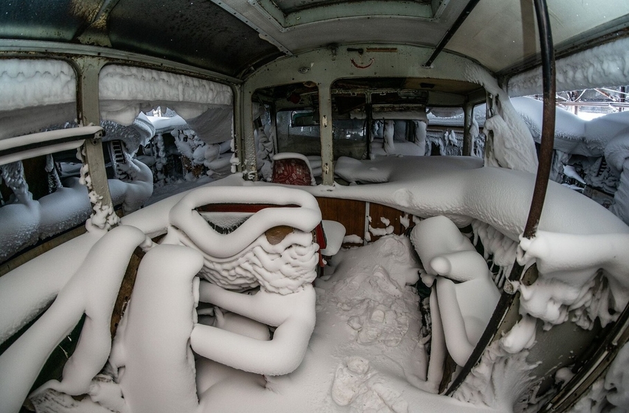 Посмотрите как выглядит кладбище автобусов в холодном Норильске