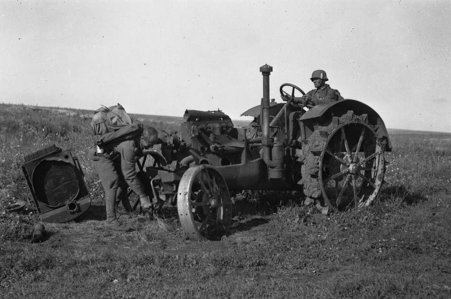 Знаменитый гдовский трактор СХТЗ 1932 года выпуска приведен в порядок