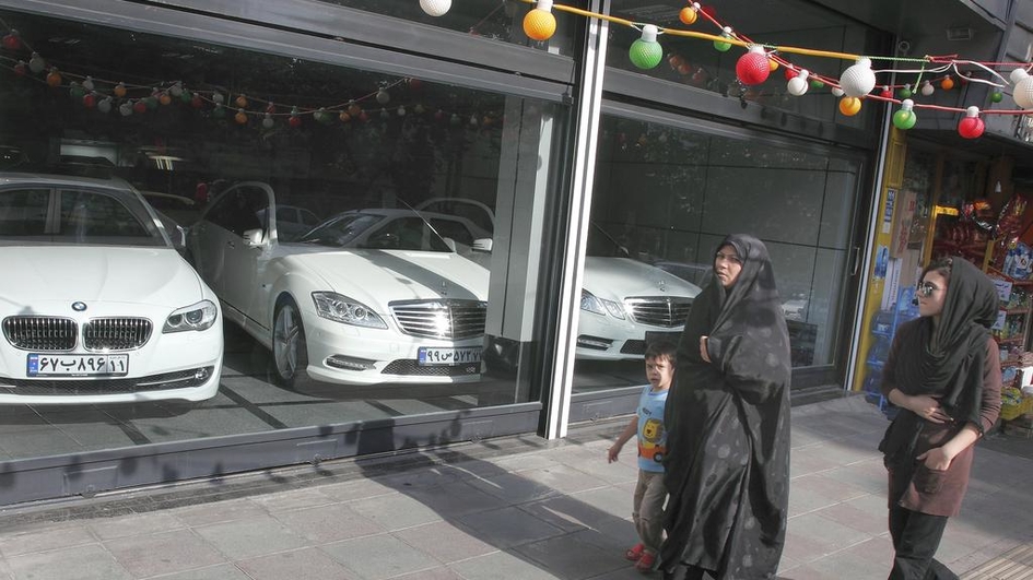 Иранского министра сняли с должности за резкое подорожание автомобилей