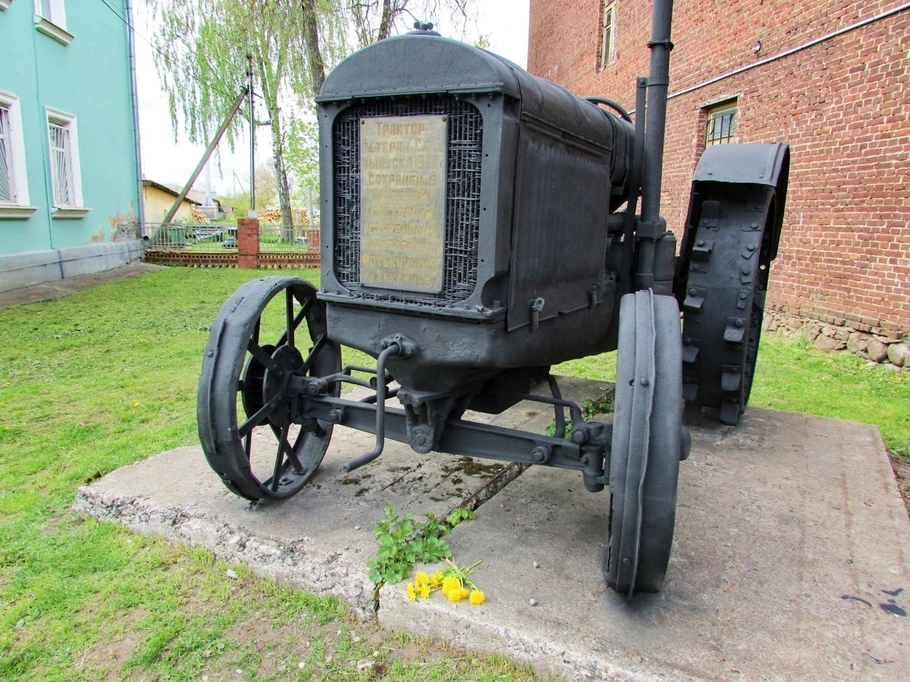Знаменитый гдовский трактор СХТЗ 1932 года выпуска приведен в порядок