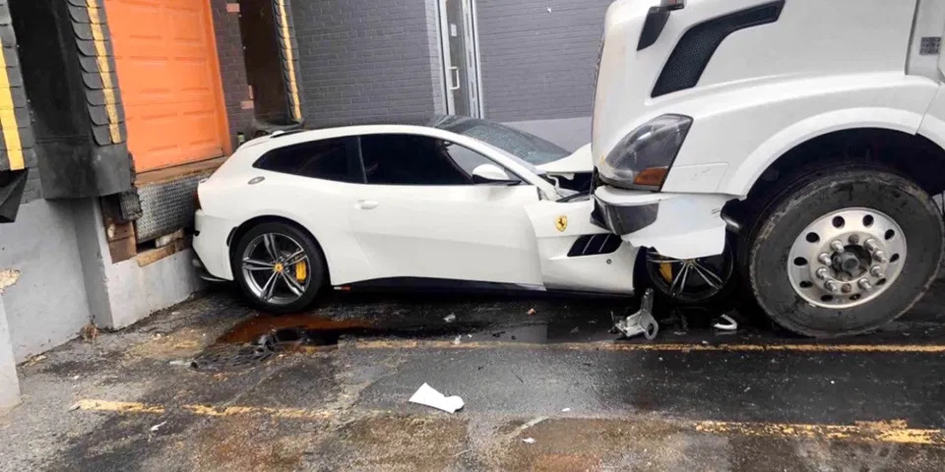 Уволенный мужчина раздавил грузовиком дорогущий Ferrari GT4 Lusso