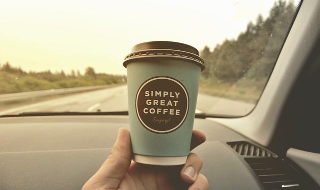 Неприятный запах в салоне автомобиля: когда не помогает кофе, на выручку приходит….