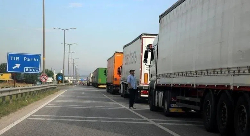 Турция и Россия намерены отменить ограничения на передвижение водителей