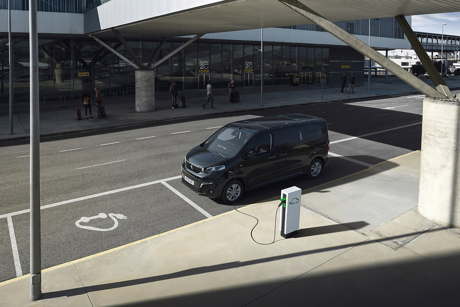 Peugeot представляет полностью электрический e Traveller