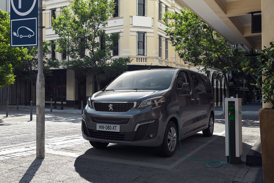 Peugeot представляет полностью электрический e-Traveller