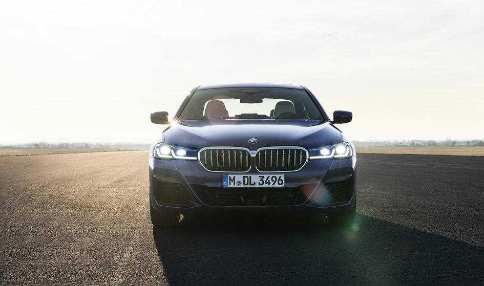 BMW представила обновленную «пятерку»