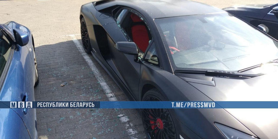 Протестуя против социального неравенства пьяный россиянин помочился в Минске на Lamborghini