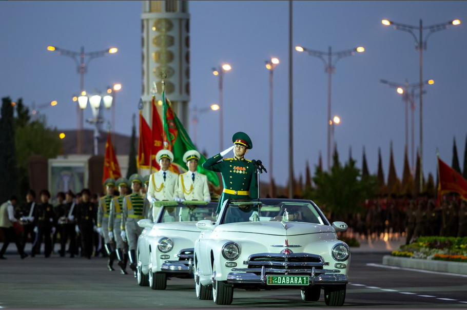 Туркменские кабриолеты Победа приняли участие в Параде Победы на Красной площади
