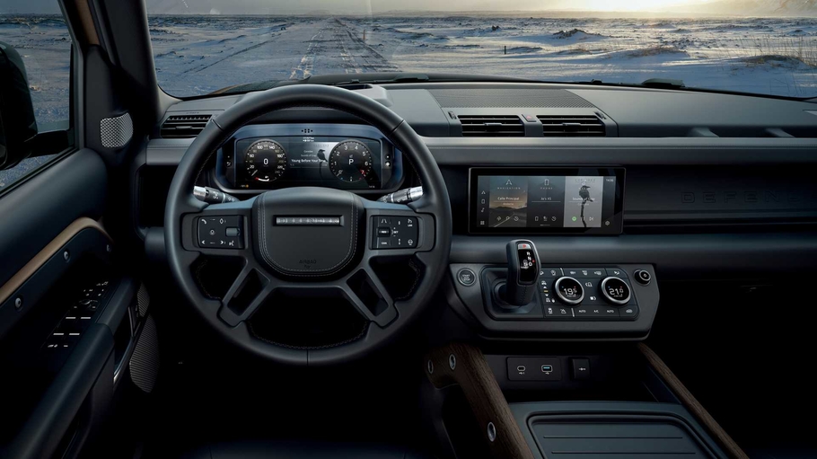 Land Rover назвал цену нового Defender для России