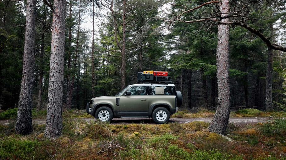 Land Rover назвал цену нового Defender для России