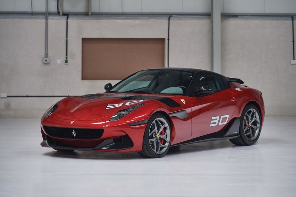 Эксклюзивный Ferrari не могут продать третий год